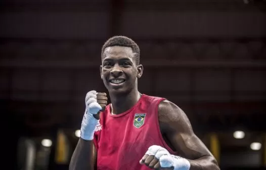 Keno Marley e Luiz Oliveira vencem e vão às oitavas no Mundial de boxe