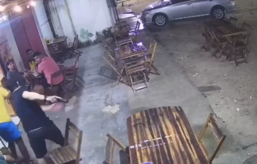 Policial é afastado após ameaçar e agredir homens em lanchonete no Ceará