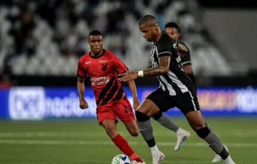 Com moral alto, Athletico-PR recebe Botafogo, líder do Brasileirão