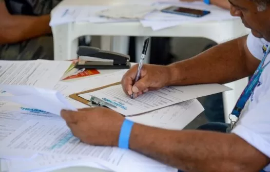 Volume de serviços no país cai 1,6% de março para abril