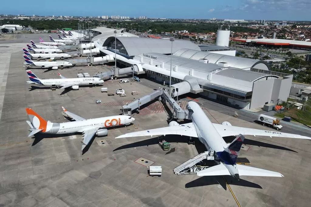 Aeroporto de Porto Alegre reabre quase 6 meses após chuva que destruiu o Rio Grande do Sul