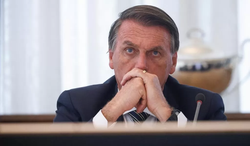 Bolsonaro teria recebido pedras preciosas e CPMI aciona PGR para investigar