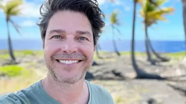 Ex-ator Erik Marmo trabalha como entregador de flores nos Estados Unidos 