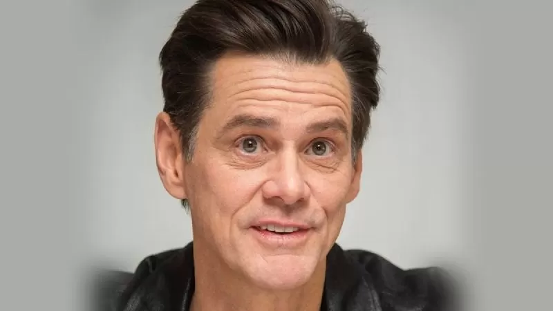 Jim Carrey reduz preço de mansão que tenta vender há mais de um ano