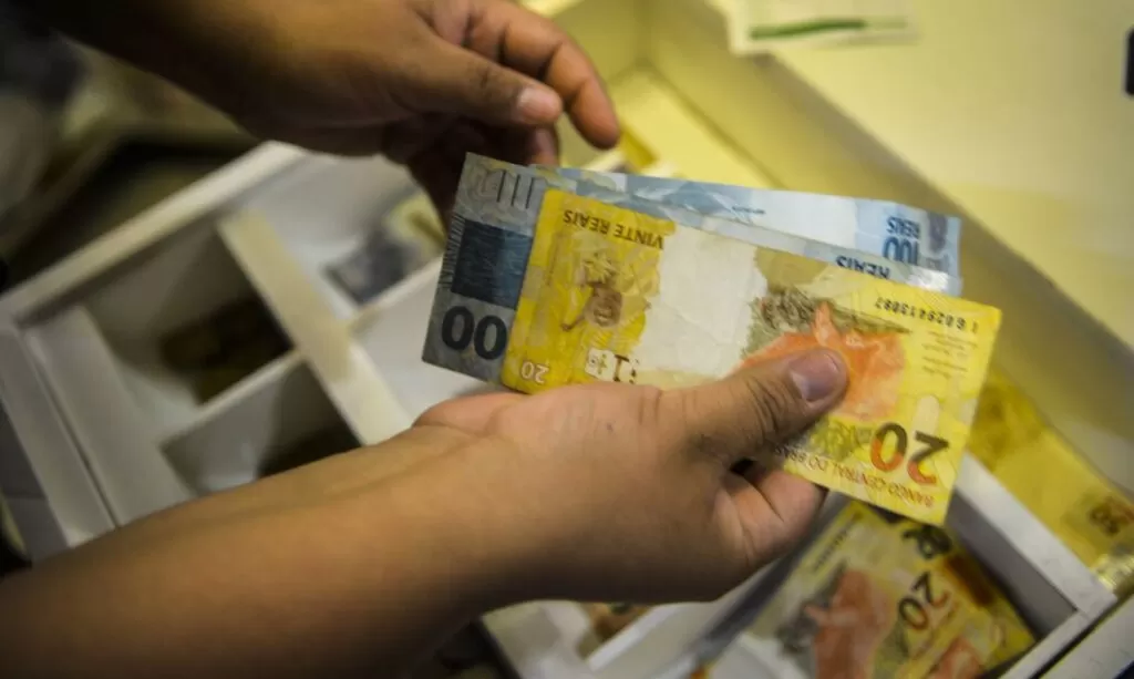 Bancos orientam clientes para não caírem em golpes no Programa Desenrola Brasil