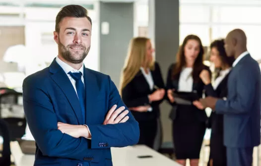 Etarismo x Liderança: como ser um bom líder para gerações diferentes?