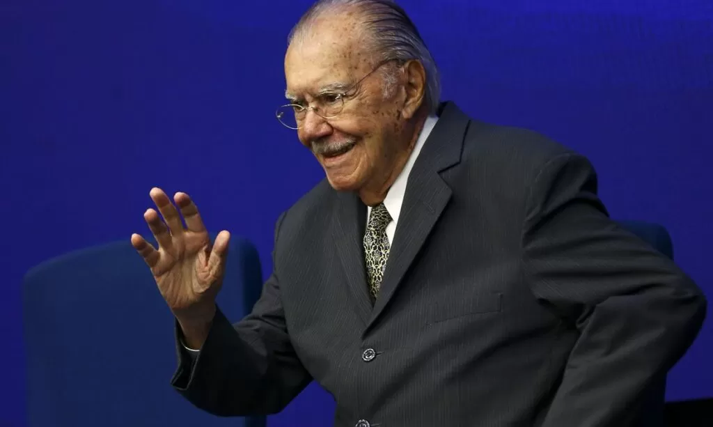Sarney está com Covid aos 94 anos e terá que ficar em repouso por uma semana
