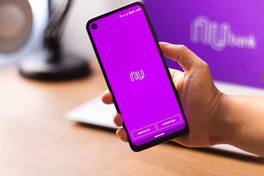 É verdade que o banco Nubank vai sair do Brasil? Banco Central emite alerta