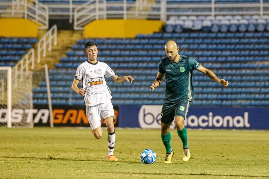 Floresta empata com o Figueirense e termina rodada fora do Z-4 da Série C