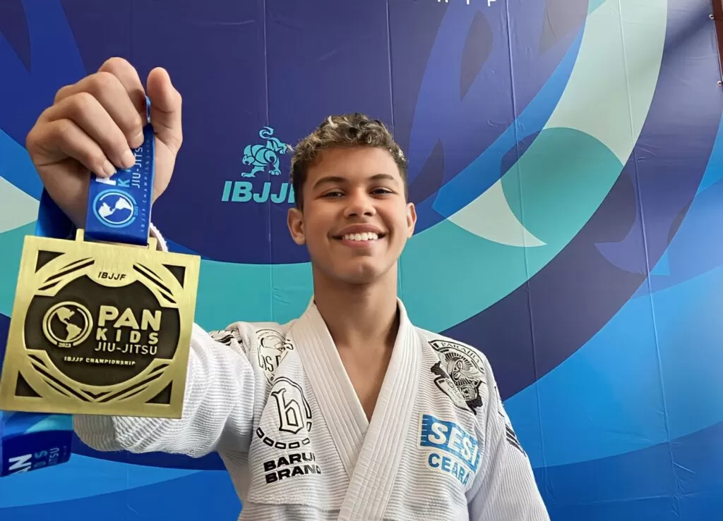Cearense conquista medalha de bronze em torneio de jiu-jitsu nos Estados Unidos