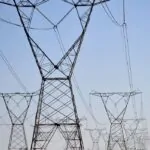 Apagão na Europa: operadora de energia da Espanha diz que está restaurando energia em partes do país