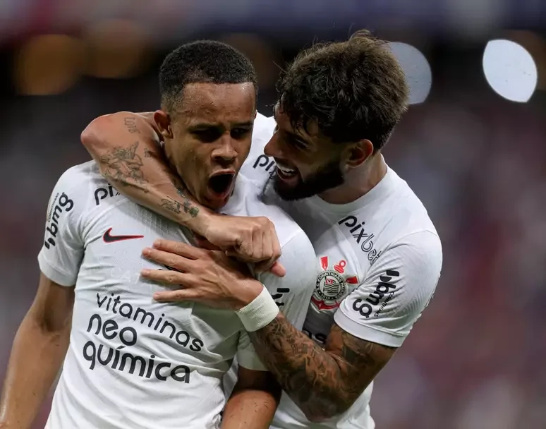 Corinthians vence Botafogo, respira na tabela e ajuda Palmeiras no Brasileirão