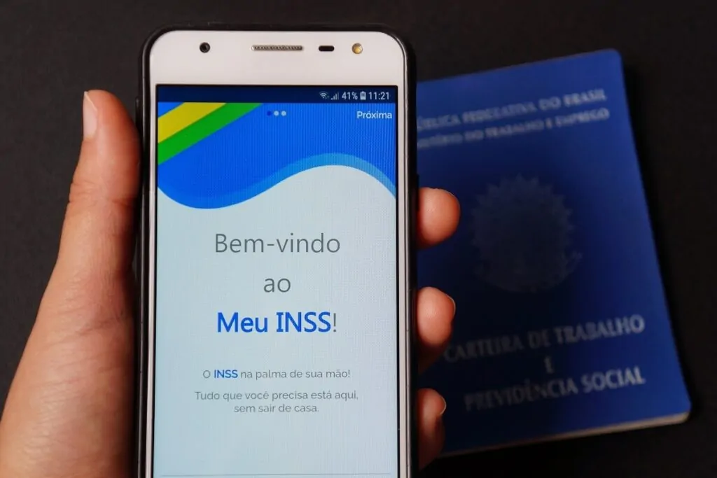 INSS alerta beneficiários sobre descontos suspeitos via app Meu INSS; saiba como baixar e conferir
