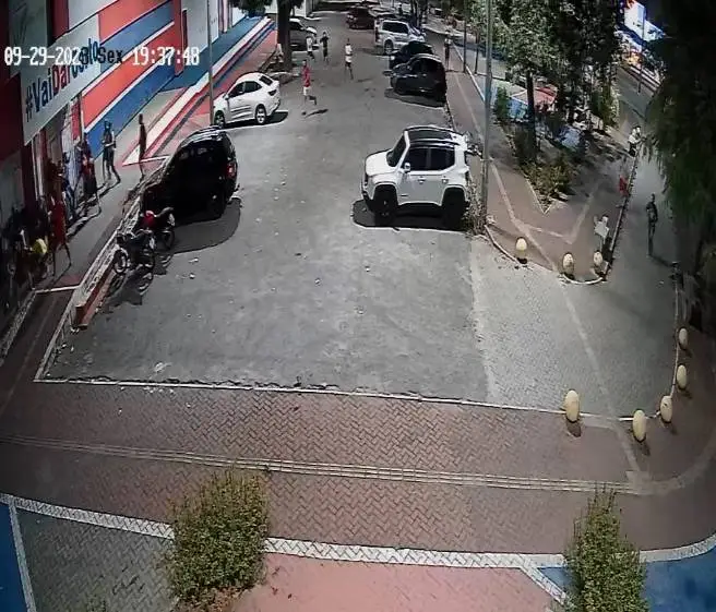 Organizadas do Fortaleza entram em confronto em frente à sede do clube