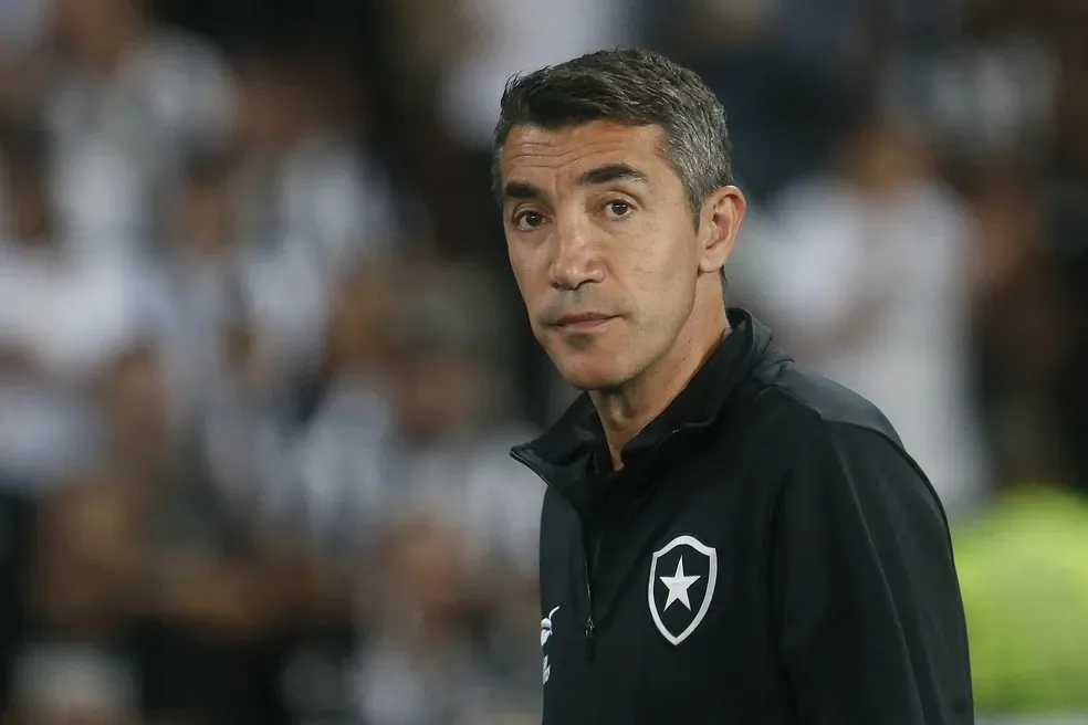 Torcida do Botafogo chama técnico Bruno Lage de “burro” após empate com Goiás