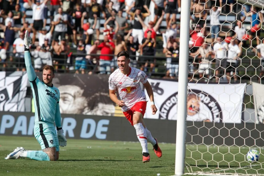 Brasileirão: Botafogo toma gol nos acréscimos e deixa a liderança após 31 rodadas