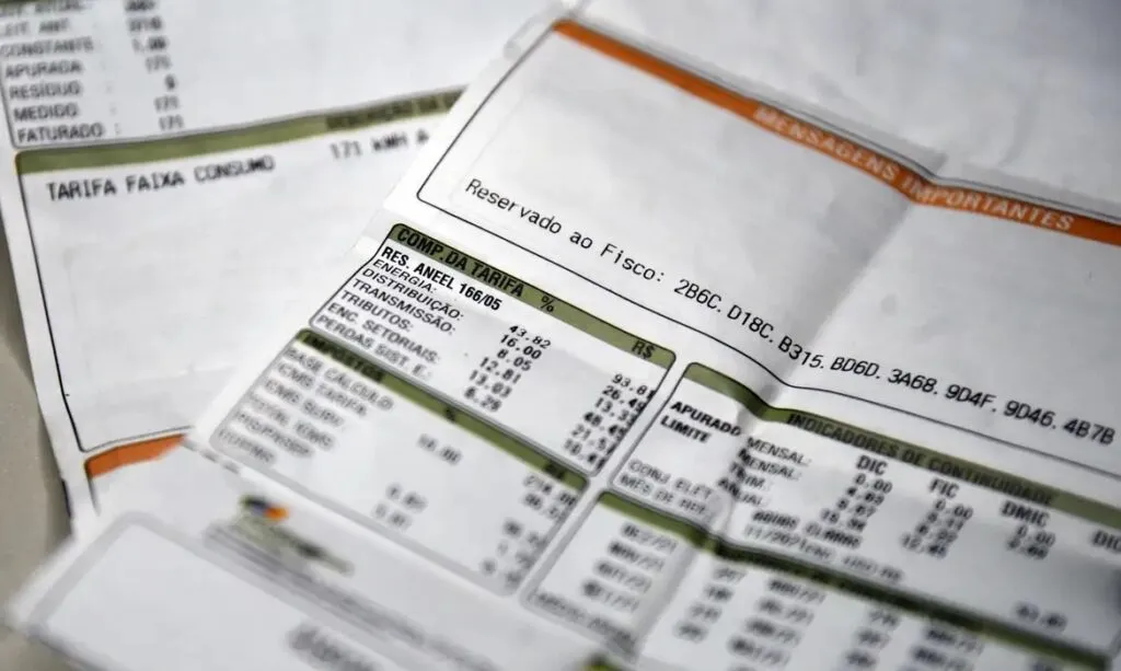 Quem tem direito à baixa renda na conta de luz em 2024? Saiba como se cadastrar