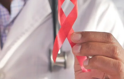 Casos de HIV/aids e sífilis registram aumento entre homens jovens no Brasil