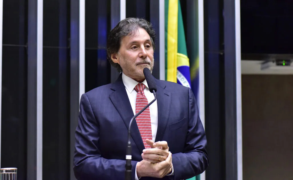 Eunício defende que MDB dispute a sucessão de Arthur Lira na Câmara