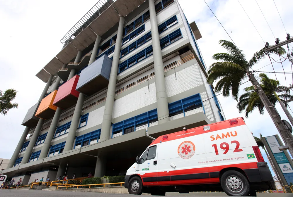 Sarto e Elmano comentam morte de funcionário do IJF, em Fortaleza