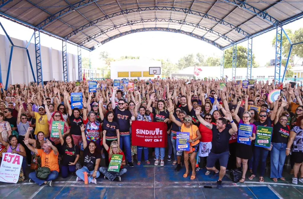 Professores da rede pública de Fortaleza decidem por paralisação até sexta (2)