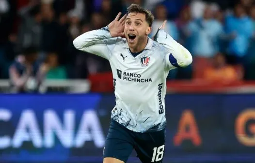Meia argentino Luca Piovi, da LDU, confirma interesse do Fortaleza