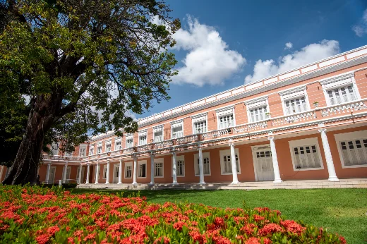 Concurso público da UFC tem 39 vagas para professor efetivo