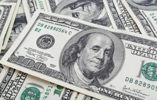 Dólar à vista alcança R$ 5,25 e encerra maio com valorização de 1,13%