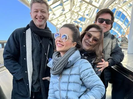 Reconciliação? Sandy posta fotos com o ex-marido, Lucas Lima, e agita a web
