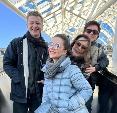 Reconciliação? Sandy posta fotos com o ex-marido, Lucas Lima, e agita a web