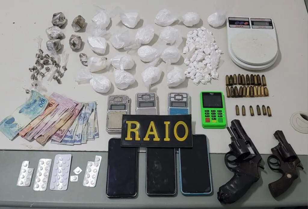Polícia prende em flagrante dois homens suspeitos de tráfico de drogas em Sobral