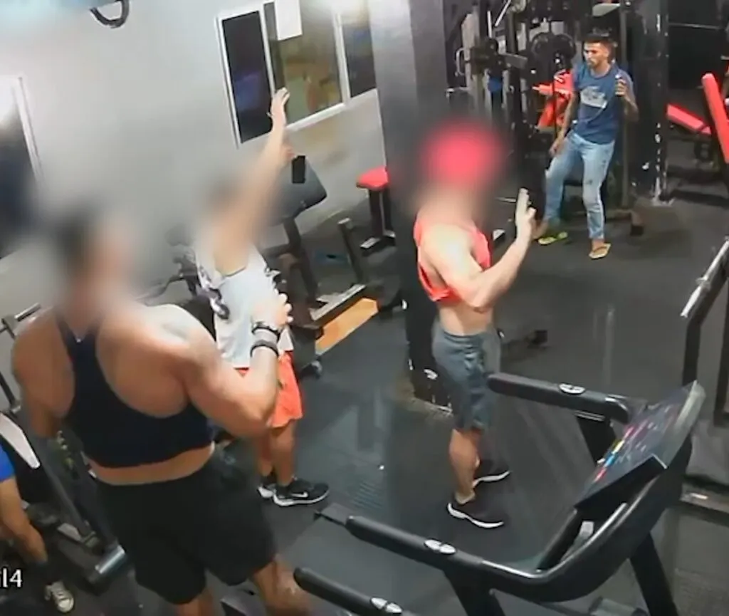 Dupla invade academia no Pici e assalta frequentadores; um suspeito é preso