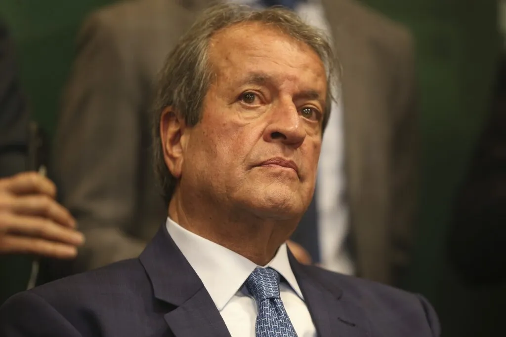 Valdemar Costa Neto é preso em flagrante por posse ilegal de arma