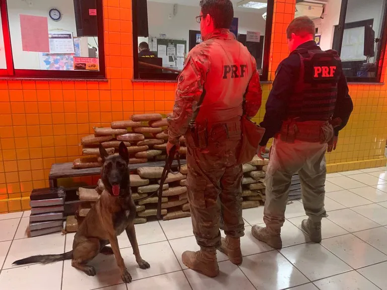 Polícia Rodoviária Federal apreende 115 kg de drogas em Caucaia