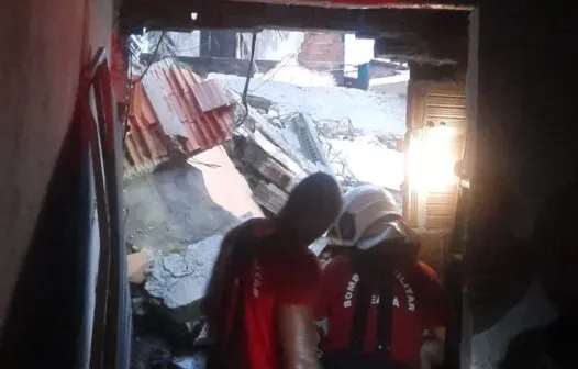 Desabamento de imóvel no Cais do Porto deixa quatro pessoas soterradas