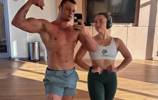 Namorado da filha de Gugu Liberato exibe corpo e agita web