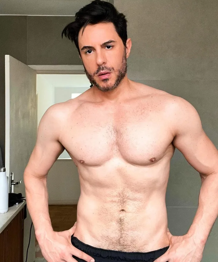 Estética de Ricardo Tozzi aos 48 anos agita web