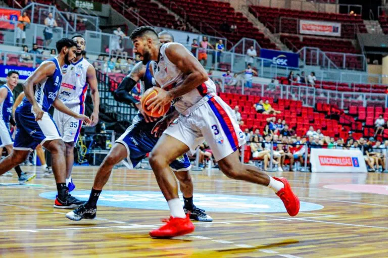 Em clima de Carnaval, FEC/Basquete Cearense enfrenta o Paulistano no CFO