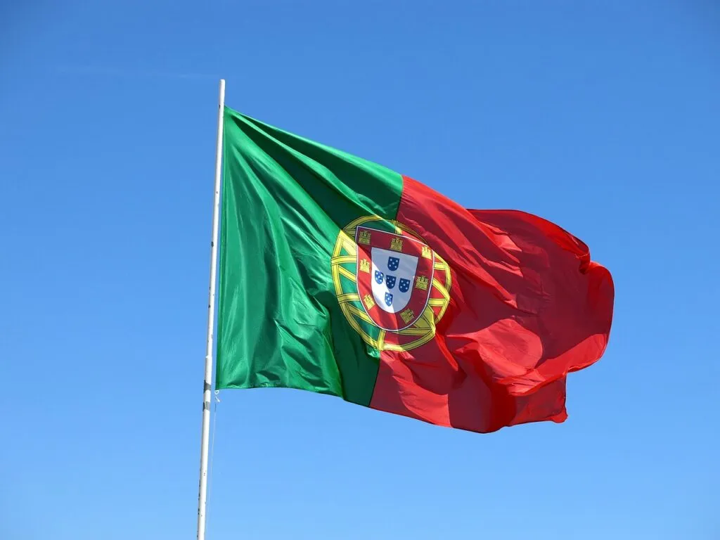 Eleição em Portugal termina com vitória de coligação de centro-direita