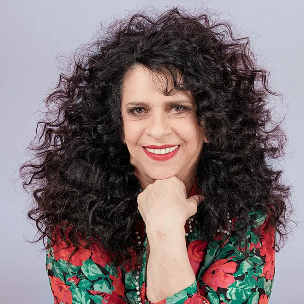 Filho de Gal Costa solicita exumação do corpo e traslado para atender desejo da cantora