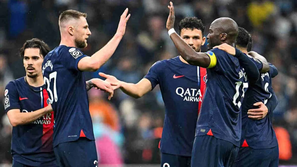 Beraldo é expulso, mas PSG vence clássico no Francês