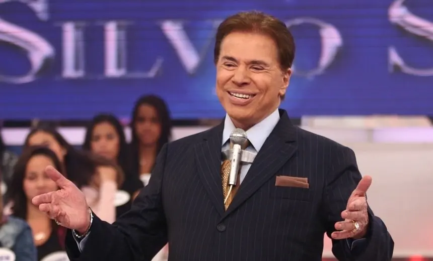 Ratinho relata cena inusitada de Silvio Santos usando somente cueca e camisa