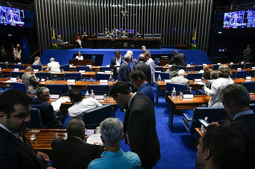 Senado aprova criminalização do porte de qualquer quantidade de drogas, incluindo a maconha