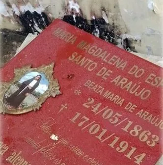 Túmulo da beata Maria de Araújo é alvo de vandalismo em Juazeiro do Norte, no Ceará