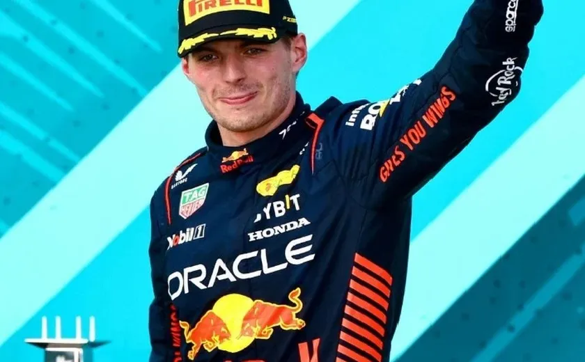 Verstappen vence com folga o GP da China de F-1 e já tem 25 pontos de vantagem no campeonato