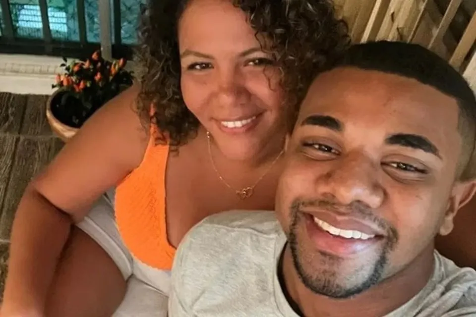 Davi apaga pedido de desculpas e fotos com Mani Reggo das redes sociais