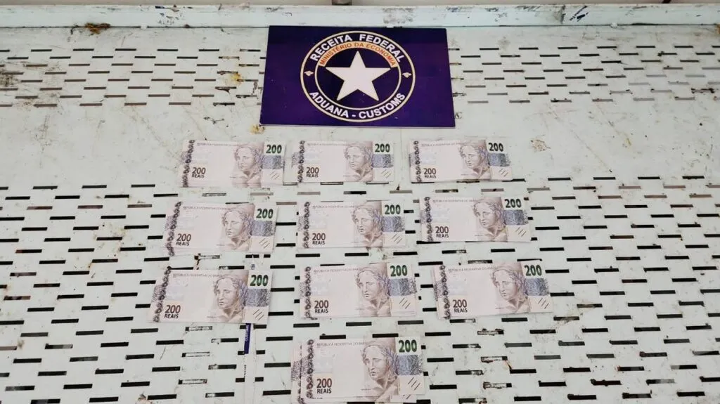 Receita Federal intercepta encomenda com dinheiro falso em Fortaleza