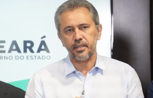Elmano anuncia que professores da rede estadual vão receber reajuste e retroativo a partir de agosto