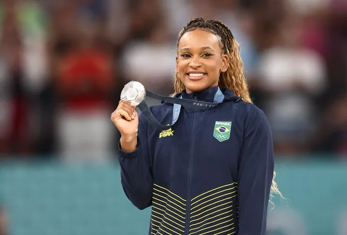 Rebeca Andrade se torna brasileira com mais medalhas na história dos Jogos Olímpicos