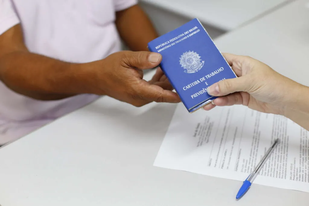 Sine Municipal oferece mais de 1.100 vagas de emprego em Fortaleza; confira